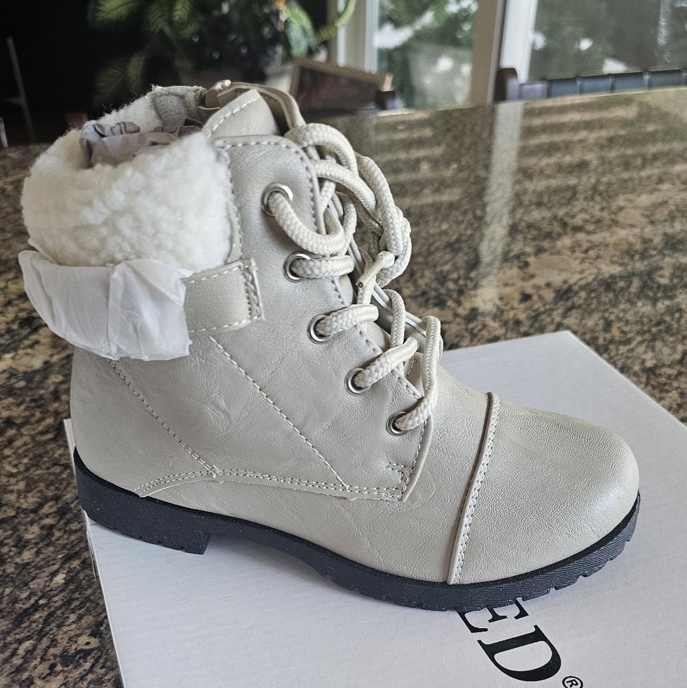 Girls boots size 1
